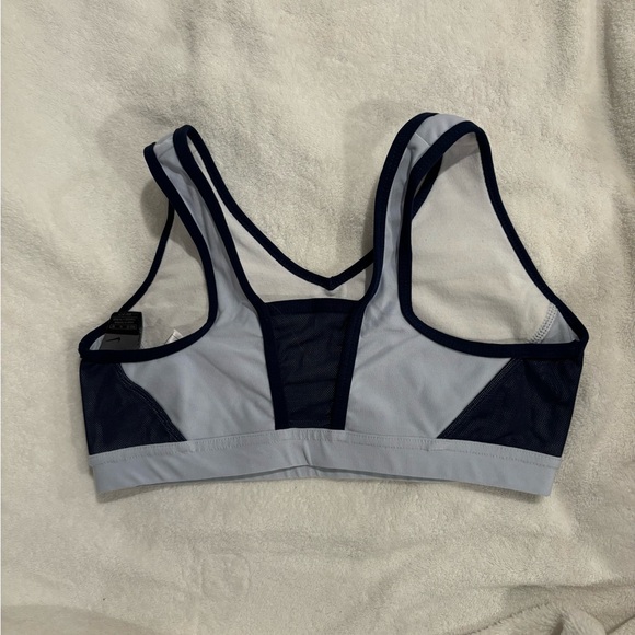 Nike sport bra size M - Picture 3 of 3